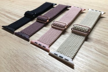 Öltöztessen Téged is a mindennapi viseletedhez, hogy ne csak az életben, de az öltözködésedben is meglegyen a harmónia.

Kényelmes és finom tapintású a fonott, rugalmas (gumis) anyagnak köszönhetően. Az óraszíjak fém állítható csattal lettek ellátva, hogy ezzel is mutatósabb, elegánsabb hatást váltsanak ki viselőjéből. A fekete szíj fekete fémmel rendelkezik, a többi szín esetén a csatok arany színűek.

Egy szíj ára: 2490 Ft

3 megvétele esetén az egyiket ajándékba adom! Tehát 4980 Ft/3 db.

Ajándékdobozzal is megvásárolható, így egy igazán szép és elegáns meglepetés lehet szinte bármilyen alkalomra. Az ajándékdoboz fekete színű és +500 Ft az ára.

Előre utalást követően Foxposttal vagy postával is tudom küldeni.

Erről a szíjról bővebben:
https://happywatch.hu/termek/apple-watch-fonott-rugalmas-oraszij/