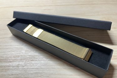 Minden 22mm-es befogóval rendelkező okosórához tökéletesek.

Színek: fekete, ezüst, kék-pezsgő átmenet, sötétkék, arany, rose arany, rózsaszín, multicolor (szivárványos), barna.

Egy szíj ára: 2990 Ft

3 megvétele esetén az egyiket ajándékba adom! Tehát 5980 Ft/3 db.

Ajándékdobozzal is megvásárolható, így egy igazán szép és elegáns meglepetés lehet szinte bármilyen alkalomra. Az ajándékdoboz fekete színű és +500 Ft az ára.

Előre utalást követően Foxposttal vagy postával is tudom küldeni.

Erről a szíjról bővebben:
https://happywatch.hu/termek/univerzalis-fem-oraszij-22mm/

