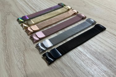 Színek: fekete, ezüst, rózsaszín, rose gold, gold, multicolor (színes)

Kompatibilis okoskarkötő: Xiaomi Mi Band 8 és Xiaomi Mi Band 9

A kényelmes és finom tapintású rozsdamentes acélból készült óraszíj színazonos fém mágneses csattal lett ellátva, hogy ezzel is mutatósabb, elegánsabb hatást váltson ki viselőjéből.

Egy szíj ára: 2990 Ft

3 megvétele esetén 1 ezer Ft kedvezményt adok. Tehát 7970 Ft/3 db.

Előre utalást követően Foxposttal vagy postával is tudom küldeni.

Ajándékdobozzal is megvásárolható, így egy igazán szép és elegáns meglepetés lehet szinte bármilyen alkalomra. Az ajándékdoboz fekete színű és +500 Ft az ára.

Erről a szíjról bővebben:
https://happywatch.hu/termek/xiaomi-mi-band-8-es-mi-band-9-fem-potszij/