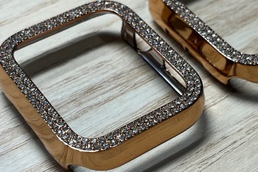 Apple Watch kővel díszített műanyag védőtok