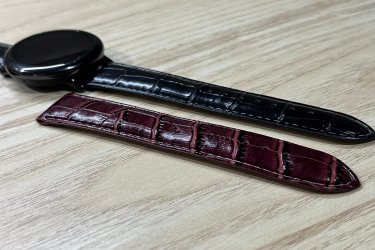 ???? Természet ihlette elegancia mindennapi viselethez.&#13;&#10;Fedezd fel a 20 mm-es bambusz mintás bőr óraszíjat, amely ötvözi a klasszikus bőr tartósságát a friss, letisztult természetes mintázattal.&#13;&#10;&#13;&#10;A bambusz hatású textúra egyedivé és stílusossá varázsolja az órádat, miközben a puha, minőségi bőr egész napos kényelmet biztosít.&#13;&#10;&#13;&#10;✔ Különleges, bambusz ihlette minta&#13;&#10;✔ Tartós, puha bőr kényelmes viselettel&#13;&#10;✔ Letisztult, természetes megjelenés&#13;&#10;✔ Bármely 20 mm-es csatlakozású órához tökéletesen illeszkedik&#13;&#10;&#13;&#10;Add meg órádnak azt a kifinomult, természetközeli stílust, amitől igazán különleges lesz! ????⌚&#13;&#10;&#13;&#10;Egy szíj ára: 2990 Ft&#13;&#10;&#13;&#10;Előre utalást követően Foxposttal vagy postával is tudom küldeni.&#13;&#10;&#13;&#10;Ajándékdobozzal is megvásárolható, így egy igazán szép és elegáns meglepetés lehet szinte bármilyen alkalomra. Az ajándékdoboz fekete színű és +500 Ft az ára.&#13;&#10;&#13;&#10;Erről a szíjról bővebben:&#13;&#10;https://happywatch.hu/termek/bambusz-mintas-bor-oraszij-20mm/