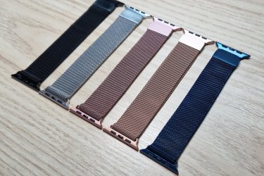 Apple Watch Milánói fém óraszíj – Időtlen elegancia a csuklódon.

Emeld új szintre az Apple Watch megjelenését a Milánói fém óraszíjjal! A finoman szőtt rozsdamentes acél háló elegáns, mégis modern hatást kelt, miközben egész napos kényelmet biztosít. A mágneses zár precízen illeszkedik, így könnyedén állítható, stabil és biztonságos viseletet nyújt.

Miért a Milánói óraszíj?
✨ Prémium rozsdamentes acél, letisztult dizájn
???? Mágneses zár a tökéletes illeszkedésért
???? Stílusos megjelenés üzleti és hétköznapi viselethez is
⌚ Kompatibilis az Apple Watch modellekkel

Válaszd a kifinomult stílust és a kompromisszummentes minőséget – az Apple Watch Milánói fém óraszíj minden alkalomhoz tökéletes választás.

Ajándékdobozzal is megvásárolható, így egy igazán szép és elegáns meglepetés lehet szinte bármilyen alkalomra. Az ajándékdoboz fekete színű és +500 Ft az ára.

Egy szíj ára: 3490 Ft
Ajándékdobozzal: +500 Ft

Erről a szíjról bővebben:
https://happywatch.hu/termek/apple-watch-milanoi-szij/
