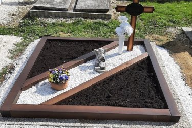 Egyedi fa síremlék építése rövid határidővel helyszíni egyeztetéssel.
Megrendelhető: 
Domokos Sándor 06 20/499 3114
domokos.alexander@gmail.com

https://siremlek-keszites-fa-gerendabol.webnode.hu
