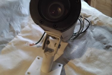 Megfigyelő ( kültéri) kamerák.
Három darab nagytávolságú (50 m-ig) ( kültéri) megfigyelő kamerák.  Üzemmód 220volt, Tv vagy monitor csatlakozás, csak megfigyelés rögzítési funkció nincs. Méretei. 12X11x30 Cm. Eladás oka „cégmegszünés”.  Ár 4 E.Ft / Db. Együtt 10E. Ft. + szállítás. Fontos információ! (Tel. húsz 9758 százhetvenhárom), akinek nincs 30 Ft-ja egy telefonhívásra az ne írjon, nem érdekel!