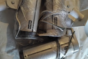 Megfigyelő ( kültéri) kamerák.
Három darab nagytávolságú (50 m-ig) ( kültéri) megfigyelő kamerák.  Üzemmód 220volt, Tv vagy monitor csatlakozás, csak megfigyelés rögzítési funkció nincs. Méretei. 12X11x30 Cm. Eladás oka „cégmegszünés”.  Ár 4 E.Ft / Db. Együtt 10E. Ft. + szállítás. Fontos információ! (Tel. húsz 9758 százhetvenhárom), akinek nincs 30 Ft-ja egy telefonhívásra az ne írjon, nem érdekel!