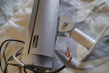 Megfigyelő ( kültéri) kamerák.
Három darab nagytávolságú (50 m-ig) ( kültéri) megfigyelő kamerák.  Üzemmód 220volt, Tv vagy monitor csatlakozás, csak megfigyelés rögzítési funkció nincs. Méretei. 12X11x30 Cm. Eladás oka „cégmegszünés”.  Ár 4 E.Ft / Db. Együtt 10E. Ft. + szállítás. Fontos információ! (Tel. húsz 9758 százhetvenhárom), akinek nincs 30 Ft-ja egy telefonhívásra az ne írjon, nem érdekel!