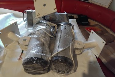 Megfigyelő ( kültéri) kamerák.
Három darab nagytávolságú (50 m-ig) ( kültéri) megfigyelő kamerák.  Üzemmód 220volt, Tv vagy monitor csatlakozás, csak megfigyelés rögzítési funkció nincs. Méretei. 12X11x30 Cm. Eladás oka „cégmegszünés”.  Ár 4 E.Ft / Db. Együtt 10E. Ft. + szállítás. Fontos információ! (Tel. húsz 9758 százhetvenhárom), akinek nincs 30 Ft-ja egy telefonhívásra az ne írjon, nem érdekel!