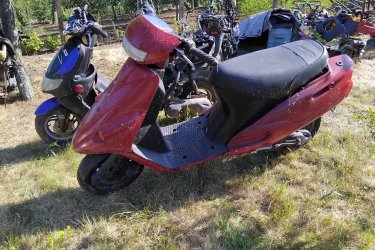 
Yamaha Robogók + alkatrészek
Szerelő vállalkozó cég hagyatékából. Yamaha TBG, és Motowell kid, + motorok az alkatrészek között. Van még Honda, KTM, Piaggio robogók. + egyéb motorblokkok, motoralkatrészek. Jinlun 150 blokk. Új komplett pocket motor meghajtással, sok pocket motor alkatrész.  A fotókon látható állapotban és burkolatokkal. Egyben megvétel esetén kedvezmény. Hirdetéseim között megtalálhatók külön külön is, több fotókkal. Ár. Megtekintés és megbeszélés után.+ szállítás. Fontos információ! (Tel. húsz9758százhetvenhárom), akinek nincs 30 Ft-ja egy telefonhívásra az ne írjon, nem érdekel!
