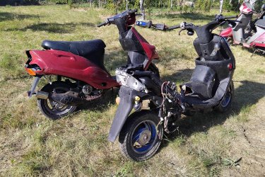 
Yamaha Robogók + alkatrészek
Szerelő vállalkozó cég hagyatékából. Yamaha TBG, és Motowell kid, + motorok az alkatrészek között. Van még Honda, KTM, Piaggio robogók. + egyéb motorblokkok, motoralkatrészek. Jinlun 150 blokk. Új komplett pocket motor meghajtással, sok pocket motor alkatrész.  A fotókon látható állapotban és burkolatokkal. Egyben megvétel esetén kedvezmény. Hirdetéseim között megtalálhatók külön külön is, több fotókkal. Ár. Megtekintés és megbeszélés után.+ szállítás. Fontos információ! (Tel. húsz9758százhetvenhárom), akinek nincs 30 Ft-ja egy telefonhívásra az ne írjon, nem érdekel!
