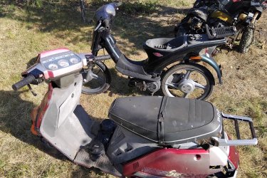 Piaggió Robogók + alkatrészek
Szerelő vállalkozó cég hagyatékából. Piaggió Velofax Motovell kid. Van még Honda, Yamaha, KTM, robogók. + egyéb motorblokkok, motoralkatrészek. Jinlun 150 blokk. Új komplett pocket motor meghajtással, sok pocket motor alkatrész.  A fotókon látható állapotban és burkolatokkal. Egyben megvétel esetén kedvezmény. Hirdetéseim között megtalálhatók külön külön is, több fotókkal. Ár. Megtekintés és megbeszélés után.+ szállítás. Fontos információ! (Tel. húsz9758százhetvenhárom), akinek nincs 30 Ft-ja egy telefonhívásra az ne írjon, nem érdekel!