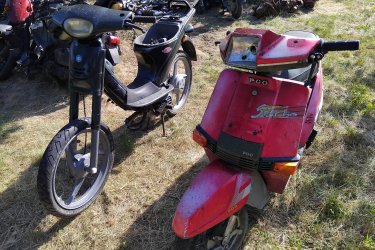 Piaggió Robogók + alkatrészek
Szerelő vállalkozó cég hagyatékából. Piaggió Velofax Motovell kid. Van még Honda, Yamaha, KTM, robogók. + egyéb motorblokkok, motoralkatrészek. Jinlun 150 blokk. Új komplett pocket motor meghajtással, sok pocket motor alkatrész.  A fotókon látható állapotban és burkolatokkal. Egyben megvétel esetén kedvezmény. Hirdetéseim között megtalálhatók külön külön is, több fotókkal. Ár. Megtekintés és megbeszélés után.+ szállítás. Fontos információ! (Tel. húsz9758százhetvenhárom), akinek nincs 30 Ft-ja egy telefonhívásra az ne írjon, nem érdekel!