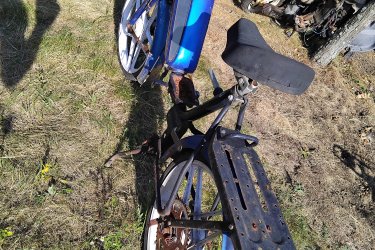 KTM váz és Robogó + alkatrészek 
Szerelő vállalkozó cég hagyatékából. KTM váz kerékméret //2-17 (21x200). Van még Honda, Yamaha, Piaggio robogók. + egyéb motorblokkok, motoralkatrészek. Jinlun 150 blokk. Új komplett pocket motor meghajtással, sok pocket motor alkatrész.  A fotókon látható állapotban és burkolatokkal. Egyben megvétel esetén kedvezmény. Hirdetéseim között megtalálhatók külön külön is, több fotókkal. Ár. 15E.  Vagy megtekintés és megbeszélés után.+ szállítás. Fontos információ! (Tel. húsz9758százhetvenhárom), akinek nincs 30 Ft-ja egy telefonhívásra az ne írjon, nem érdekel!
