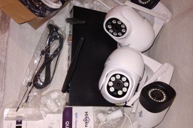 WIFI-s kamerarendszer
HISEEU A029-V 2.0. Új!! Wifis komplett kamerarendszer. Teljes készlet tartozékai. 4 db. 5 Mp.-es kamera, NVR vevődoboz 2T.bites winchesterrel, TF kártyacsatlakozó, HDMI csatlakozó TV hez, USB-port egérhez és USB hez, 12v-os trafók, egér és minden vezeték, valamint szereléshez csavarok tiplik. Irányár 50E. Ft.   Fontos információ! (Tel. húsz9758százhetvenhárom), akinek nincs 30 Ft-ja egy telefonhívásra az ne írjon, nem érdekel!