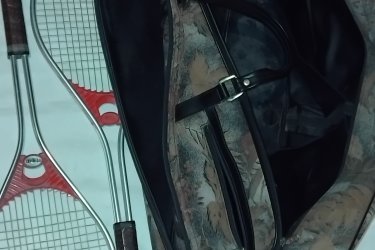 Teniszütők STOMIL Új kétrészes szállítótáskával
Stomil, márkájú, alukeretes, feszes húrozású, kopásmentes markolat, újszerű alig használt pár. Új táska vízálló impregnált felülettel. Két különálló nagy rekesz ütőknek, belül 2 db. labdatároló. kívül 1 db. törölközőtároló, cipzáros. Irányár ütők + táska 6 E.Ft. + szállítás. Fontos információ! (Te. húsz 9758 százhetvenhárom), akinek nincs 30 Ft-ja egy telefonhívásra az ne írjon, nem válaszolok! 
