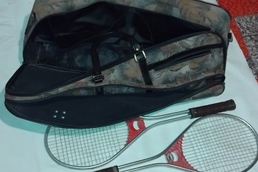 Teniszütők STOMIL Új kétrészes szállítótáskával
Stomil, márkájú, alukeretes, feszes húrozású, kopásmentes markolat, újszerű alig használt pár. Új táska vízálló impregnált felülettel. Két különálló nagy rekesz ütőknek, belül 2 db. labdatároló. kívül 1 db. törölközőtároló, cipzáros. Irányár ütők + táska 6 E.Ft. + szállítás. Fontos információ! (Te. húsz 9758 százhetvenhárom), akinek nincs 30 Ft-ja egy telefonhívásra az ne írjon, nem válaszolok! 

