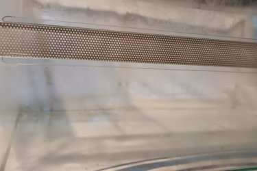 
Terrárium Hüllőtároló.
Üvegből készült, oldalán szellőzőrácsos (akvárium). Teteje fémrács, felnyitható ajtóval. A rács oldalra eltolva levehető.  Rágcsálóknak, teknősnek, kígyónak, gyíknak, Póknak vagy bármilyen házi kedvencnek. Méretei.  Hossza 75 cm, szélessége 47 cm, mélysége 38 cm. Hiba. Egyik sarok megütődött ,kis repedés, 
zúzódás, de anyaghiány nincs. Ár. 4E.Ft.+szállítás. Fontos információ! (Tel. húsz 9758 százhetvenhárom), akinek nincs 30 Ft-ja egy telefonhívásra az ne írjon, nem 
válaszolok!