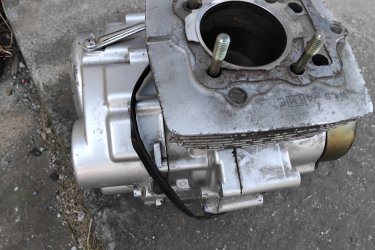
Yinlung 150ccm. 4T. Motorblokk a képen látható állapotban. Szerelő vállalkozó cég hagyatékából. Honda, Yamaha, KTM, Piaggio robogók. + egyéb motorblokkok, motoralkatrészek. Jinlun 150 blokk. Új komplett pocket motor meghajtással, sok pocket motor alkatrész.   Ir.ár. 10E. Ft. Fontos információ! (Tel. húsz9758százhetvenhárom), akinek nincs 30 Ft-ja egy telefonhívásra az ne írjon, nem válaszolok! 
