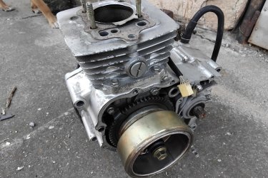 
Yinlung 150ccm. 4T. Motorblokk a képen látható állapotban. Szerelő vállalkozó cég hagyatékából. Honda, Yamaha, KTM, Piaggio robogók. + egyéb motorblokkok, motoralkatrészek. Jinlun 150 blokk. Új komplett pocket motor meghajtással, sok pocket motor alkatrész.   Ir.ár. 10E. Ft. Fontos információ! (Tel. húsz9758százhetvenhárom), akinek nincs 30 Ft-ja egy telefonhívásra az ne írjon, nem válaszolok! 
