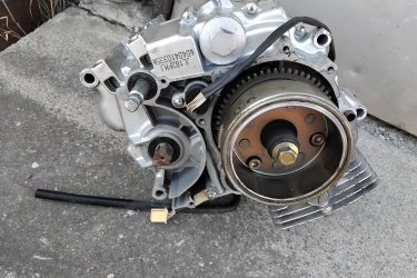 
Yinlung 150ccm. 4T. Motorblokk a képen látható állapotban. Szerelő vállalkozó cég hagyatékából. Honda, Yamaha, KTM, Piaggio robogók. + egyéb motorblokkok, motoralkatrészek. Jinlun 150 blokk. Új komplett pocket motor meghajtással, sok pocket motor alkatrész.   Ir.ár. 10E. Ft. Fontos információ! (Tel. húsz9758százhetvenhárom), akinek nincs 30 Ft-ja egy telefonhívásra az ne írjon, nem válaszolok! 
