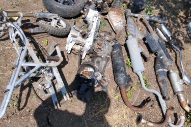 
ROBOGÓ ALKATRÉSZEK
Szerelő vállalkozó cég hagyatékából robogó motorblokkok, motoralkatrészek, kipufogók, kerekek, pit-váz.  A fotókon látható állapotban Ár. 7 E.Ft. Vagy megegyezés megtekintés és megbeszélés alapján.+ szállítás. Fontos információ! (Tel. húsz9758százhetvenhárom), akinek nincs 30 Ft-ja egy telefonhívásra az ne írjon, nem válaszolok!
