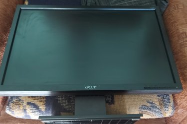 Eladó Acer Monitor 

Eladó a képeken látható Acer V193W  Monitor.
Tápkábellel
D-SUB kábellel 

Termék neve
19" Acer Monitor V193W
Kijelző mérete
19"
Kijelző technológia
TN+film
Felbontás
1440 X 900
Képpontsűrűség
0.284 mm
Kontrasztarány
10000:1
Fényerő
300 cd/m2
Válaszidő
5 ms
Színek
16.7 Millió (6 + HiFRC)
Látható szög CR 5:1
176°/176°
Látható szög CR 10:1
160°/160°
Dönthetőség/forgathatóság
Dönthetőség: -5°/15°
Állítható magasság
80 mm fel/le állítható magasság
Fali szerelvény
100 mm X 100 mm
Csatlakozók
Analóg (D-sub), Digitális (DVI-D), Belső tápegység
Súly
4.3 kg
Méretek
441.8 x 360.1 x 161.5 mm
Energia felhasználás
Energy Star® Bekapcsolva: 22.1 W, Készenlét üzemmódban: 0.85 W, Kikapcsolva: 0.59 W 