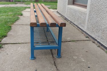 Eladó pad.
Eladó a képeken látható pad.
Méretek:Hossz:200cm
Magasság:39cm.
Mélység:30cm

