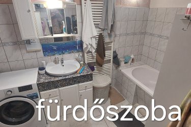 ​Eladásra kínálunk Gyál csendes, családias részén egy 100 m²-es, felújított családi házat. Az ingatlan 2 tágas szobával, egy világos nappalival, konyhával, fürdőszobával, külön WC-vel és előszobával rendelkezik. Az otthon kényelmét növeli az első és hátsó terasz, amelyek kiválóan alkalmasak pihenésre vagy baráti összejövetelekre.​Tulajdonviszony: Osztatlan közös tulajdon, megosztási szerződéssel​ ! Nem hitelezhető.

Az ingatlan karbantartott állapotban várja új tulajdonosát. A környék infrastruktúrája kiváló, a közelben boltok, iskolák és tömegközlekedési lehetőségek is elérhetők.​

Ár: 45 millió forint​

Amennyiben felkeltette érdeklődését ez a remek lehetőség, kérjük, vegye fel velünk a kapcsolatot a megadott elérhetőségeken.