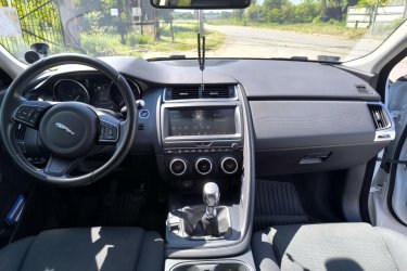 1 hónapja volt nagyszervízen, teljes (láncos)vezérlés csere, új kuplung kinyomócsapágy, olaj,- szűrők, stb. Városban 5,6L átlagfogyasztás, autópályán 5,0L.
1 éves négyévszakos abroncsok vannak rajta, új akkumulátor, új gumiszőnyeg, 3 évig garázsban, majd tető alatt tartott. Napi használatban van, kifogástalan műszaki állapotban. Levehető vonóhorog.
