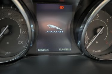 1 hónapja volt nagyszervízen, teljes (láncos)vezérlés csere, új kuplung kinyomócsapágy, olaj,- szűrők, stb. Városban 5,6L átlagfogyasztás, autópályán 5,0L.
1 éves négyévszakos abroncsok vannak rajta, új akkumulátor, új gumiszőnyeg, 3 évig garázsban, majd tető alatt tartott. Napi használatban van, kifogástalan műszaki állapotban. Levehető vonóhorog.
