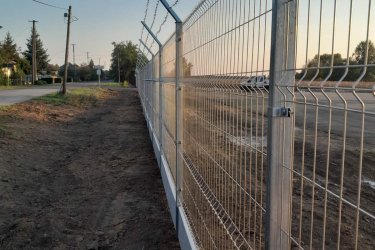 Biztonságos és tartós kerítést keres? Akkor megtalálta!
Vállalunk az ország egész területén vadhálóval, vagy dróthálóval komplett kerítésépítést 2399 Ft/m áron.
Ez az ár tartalmazza az összes anyagot és a munkadíjat is!

Kérjen ajánlatot most:
+36--30 354 17 07
+36--30 710 08 30
+36--30 325 82 00
Ajánlatkérés e-mailben: keritesnagyker@gmail.com

Nálunk mindent megtalál, ami a kerítés építéshez szükséges! Látogasson el honlapunkra a www.kotaji-kerites.hu oldalra vagy telephelyeinkre.