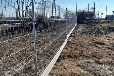 Biztonságos és tartós kerítést keres? Akkor megtalálta!
Vállalunk az ország egész területén vadhálóval, vagy dróthálóval komplett kerítésépítést 2399 Ft/m áron.
Ez az ár tartalmazza az összes anyagot és a munkadíjat is!

Kérjen ajánlatot most:
+36--30 354 17 07
+36--30 710 08 30
+36--30 325 82 00
Ajánlatkérés e-mailben: keritesnagyker@gmail.com

Nálunk mindent megtalál, ami a kerítés építéshez szükséges! Látogasson el honlapunkra a www.kotaji-kerites.hu oldalra vagy telephelyeinkre.