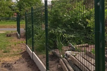 Biztonságos és tartós kerítést keres? Akkor megtalálta!
Vállalunk az ország egész területén vadhálóval, vagy dróthálóval komplett kerítésépítést 2399 Ft/m áron.
Ez az ár tartalmazza az összes anyagot és a munkadíjat is!

Kérjen ajánlatot most:
+36--30 354 17 07
+36--30 710 08 30
+36--30 325 82 00
Ajánlatkérés e-mailben: keritesnagyker@gmail.com

Nálunk mindent megtalál, ami a kerítés építéshez szükséges! Látogasson el honlapunkra a www.kotaji-kerites.hu oldalra vagy telephelyeinkre.