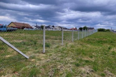 Biztonságos és tartós kerítést keres? Akkor megtalálta!
Vállalunk az ország egész területén vadhálóval, vagy dróthálóval komplett kerítésépítést 2399 Ft/m áron.
Ez az ár tartalmazza az összes anyagot és a munkadíjat is!

Kérjen ajánlatot most:
+36--30 354 17 07
+36--30 710 08 30
+36--30 325 82 00
Ajánlatkérés e-mailben: keritesnagyker@gmail.com

Nálunk mindent megtalál, ami a kerítés építéshez szükséges! Látogasson el honlapunkra a www.kotaji-kerites.hu oldalra vagy telephelyeinkre.
