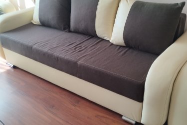 Ülőgarnitúra három részes, ágyazható és ágyneműtartós. 