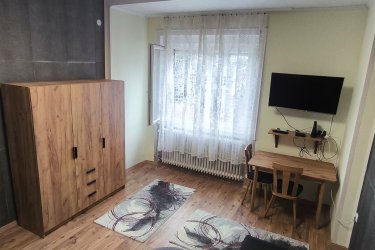 Kiadó frissen felújított 30m²-es garzonlakás az I. kerület szívében!