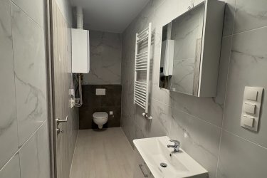 Új építésű tetőtéri, belső udvari lakás