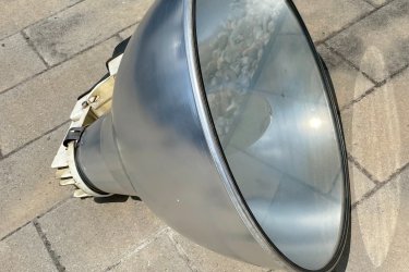 Eladó 43 db ipari, csarnok lámpatest, fellelt állapotban. (57,5 cm átmérőjű, 50 cm magas) Érdeklődni: 06-70-886-6881 telefonszámon lehet. Egyben: 43 db, 15 % kedvezménnyel elvihető!