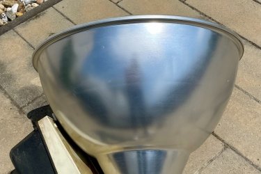Eladó 43 db ipari, csarnok lámpatest, fellelt állapotban. (57,5 cm átmérőjű, 50 cm magas) Érdeklődni: 06-70-886-6881 telefonszámon lehet. Egyben: 43 db, 15 % kedvezménnyel elvihető!