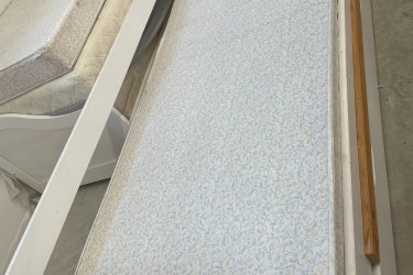 Eladó 2 db fehér színű kihúzhatós ágy. Matraccal együtt várja a gazdáit. Érdeklődni: 06-70-886-6881