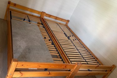 Eladó 16 db fa ágy matraccal együtt (90 x 200 cm)
Ajándék szekrényekkel. Érdeklődni: 06-70-886-6881 telefonszámon lehet.