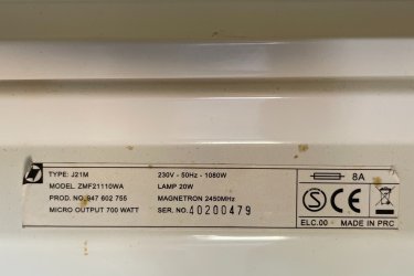Eladó 7 db kis hűtő ( Hausmeister HM3108) és 1 db Zanussi mikró (Type:J21M), Ajándék dohányzó asztallal. Érdeklődni: 06-70-886-6881 telefonszámon lehet.