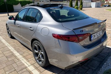 Elado Veloce Giulia, 2019-es eredeti 93.500 kmel. 2.0 benzines, 4x4-es, automata. Tobb info telefonon vagy whatsappon. Az auto eleje balesetes volt. Uj alkatreszekbol lett megjavitva. Elso / hatso fekbetet textar, szurok cserelve. Rendezett roman papirokkal. Szatmarnemetiben megtekintheto, Debrecentol 100km-re. Ara 22.800 euro.