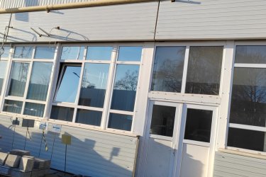 Garantált Minőség,korrekt Árakkal!!
/Megbízható,Gyors és precíz Munkavégzés/
Tetőfelújítás:
-beázások megszüntetése
-zsindely és cserép tetők készítése
-szarufák megerősítése,cseréje
-lécezés,fóliázás
-cserepek átforgatása
-komplett tetőszerkezet kiépítése
-tető és födém szigetelés
-sablondeszkák festése,cseréje
-kémények lebontása,újrarakása
-előtetők készítése
-kúpcserepek lekenése,csavarozása
-hőszigetelés (drivytolás)
-térkövezés
-falazás,vakolás,betonozás
Egész évben 10% kedvezmény!
Hívjon Bizalommal Hétfőtől Vasárnapig 08:00-20:00