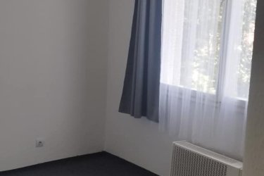 Salgótarjánban zöldövezetben felújított lakás eladó!