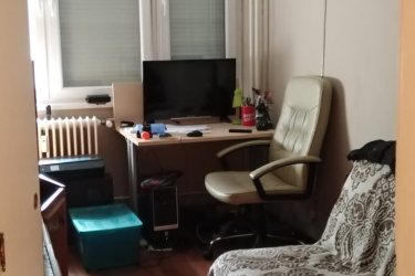 Augusztus 1-től kiadó egy 67m2 es berendezett légkondicionált, dohányzás mentes lakás Kőbányán, az Ihász közben. Centrumhoz közel, 10 percre az Örs vezér terétől. Az ingatlan fekvésének köszönhetően nagyon CSENDES és VILÁGOS. 
Bekamerázott társasházi, szigorúan bulimentes ingatlan.
Kisállat nem hozható, dohányzás a lakásban nem megengedett.

1 havi lakbér és 2 havi kaució megfizetése ellenében AZONNAL költözhető! Bérleti díj 300.000 Ft+rezsi. 
Érdeklődni egész nap lehet a 0630/310-6742-es telefonszámon 