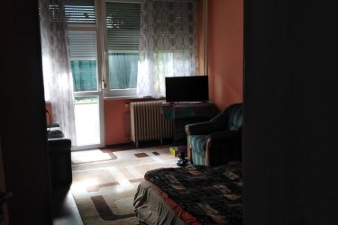Augusztus 1-től kiadó egy 67m2 es berendezett légkondicionált, dohányzás mentes lakás Kőbányán, az Ihász közben. Centrumhoz közel, 10 percre az Örs vezér terétől. Az ingatlan fekvésének köszönhetően nagyon CSENDES és VILÁGOS. 
Bekamerázott társasházi, szigorúan bulimentes ingatlan.
Kisállat nem hozható, dohányzás a lakásban nem megengedett.

1 havi lakbér és 2 havi kaució megfizetése ellenében AZONNAL költözhető! Bérleti díj 300.000 Ft+rezsi. 
Érdeklődni egész nap lehet a 0630/310-6742-es telefonszámon 
