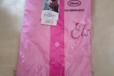 Bontatlan Frozenes esőkabát, amin Elsa van.
Méret: 128-134 cm
Kor:7-8 éveseknek
Érdeklődni:police409088@gmail.com