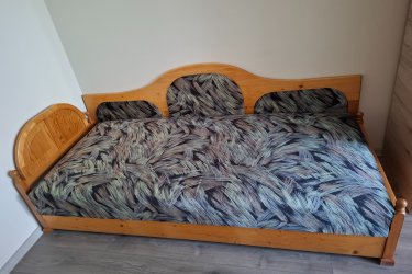 Egyszemélyes, ágyneműtartós ágy jó allapotban.
