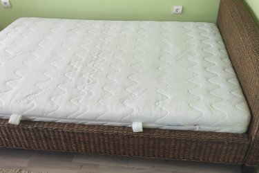 Eladó Rattan ágy Dunlopillo matraccal 140 x 200 cm
