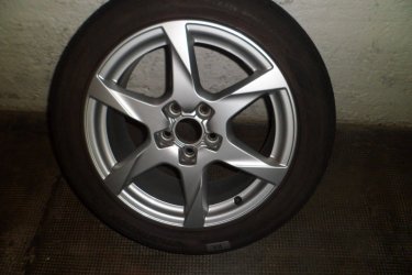 Eladó 4 darab original Audi Alufelni nyári gumikkal 225 / 50 / 17